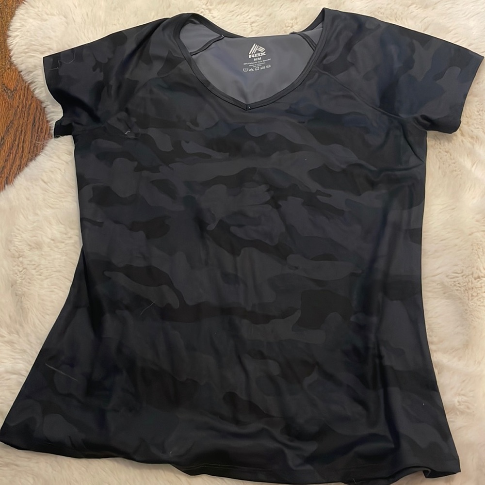 RBX Stratus Super Soft V-Neck T size Medium